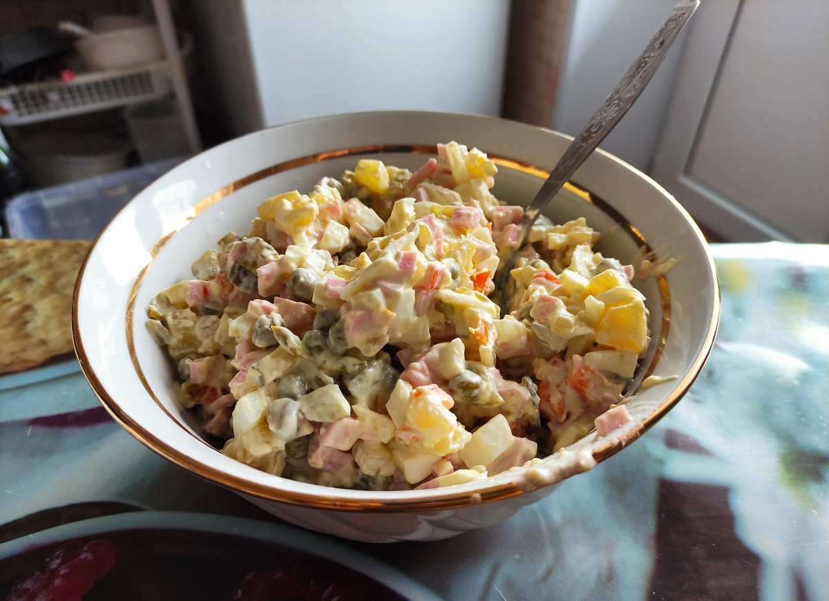 sałatka z szynką