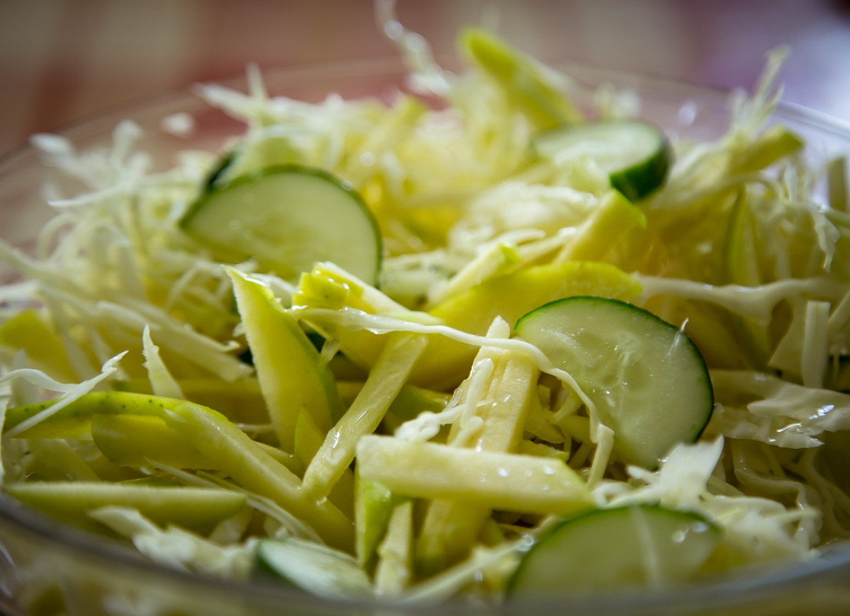 surówka z młodej kapusty