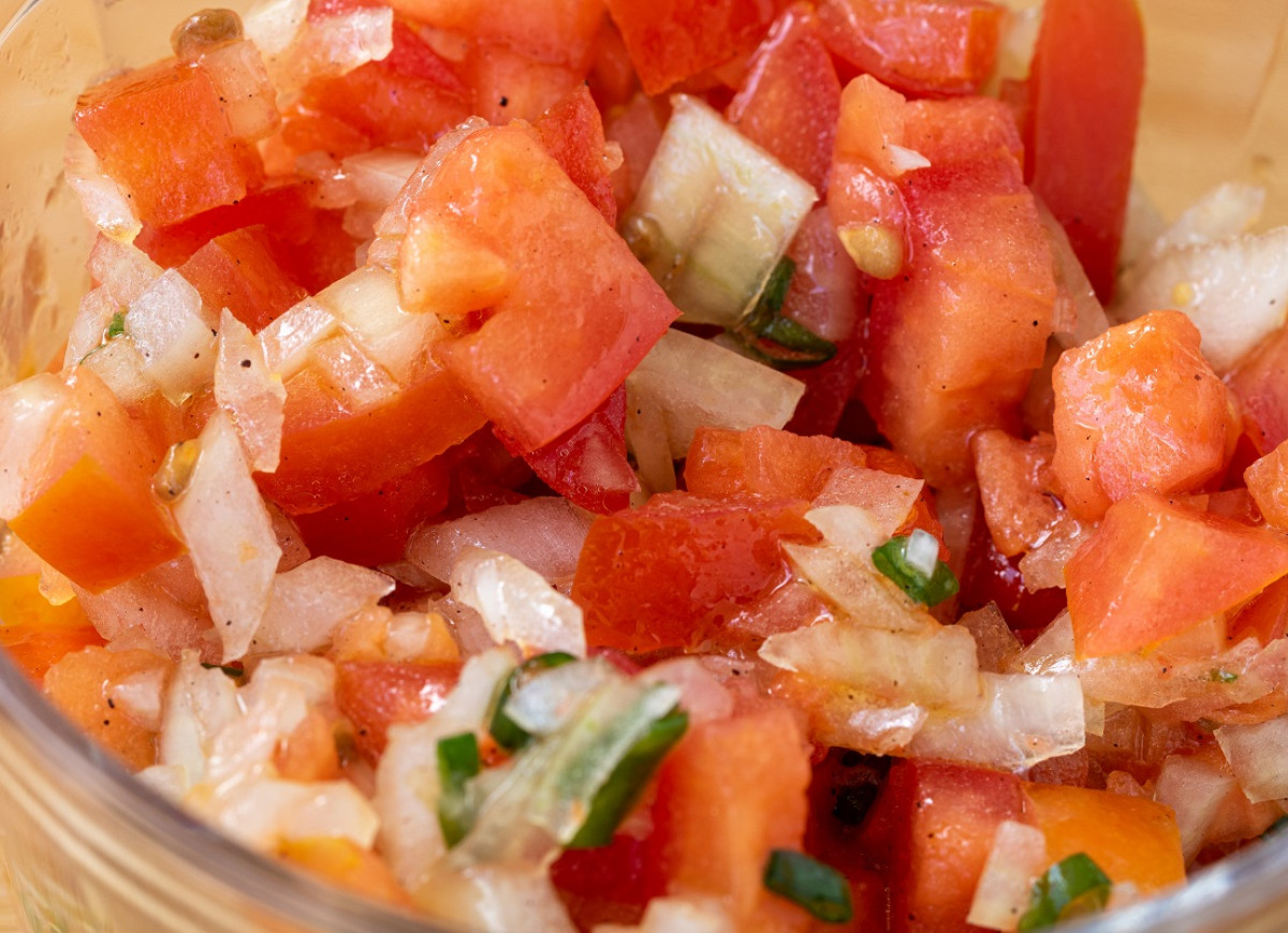 sałatka z pomidorów