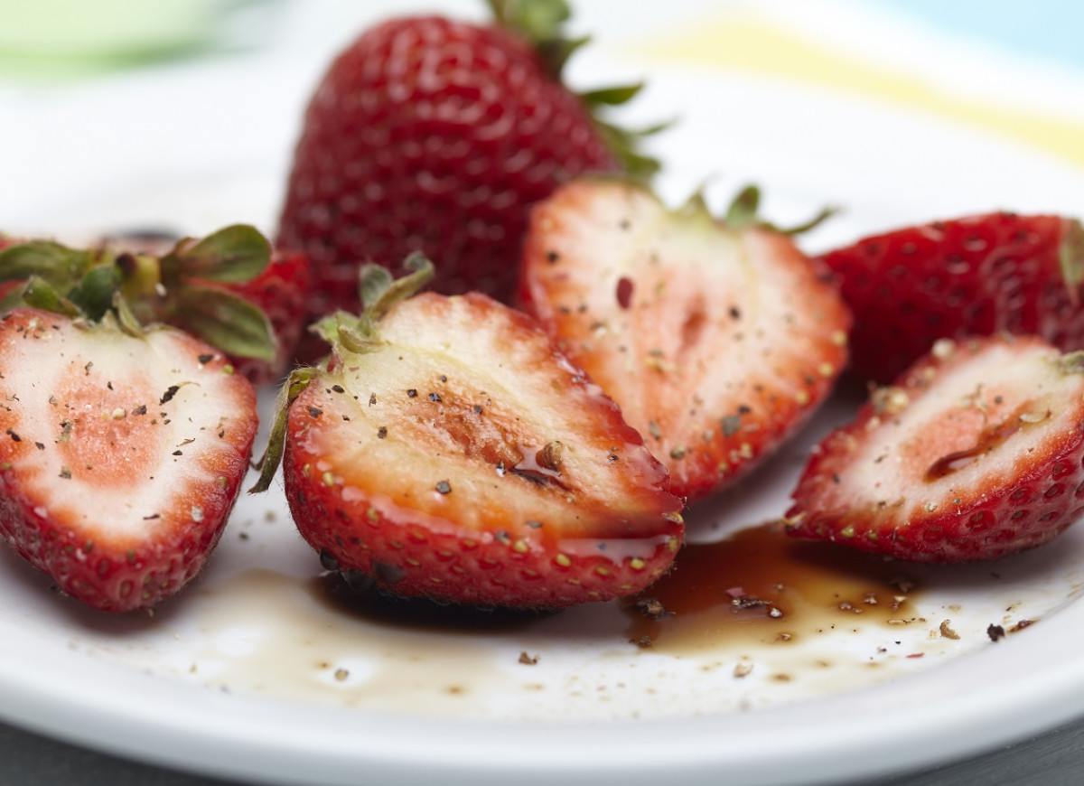 truskawki z pieprzem i octem balsamicznym