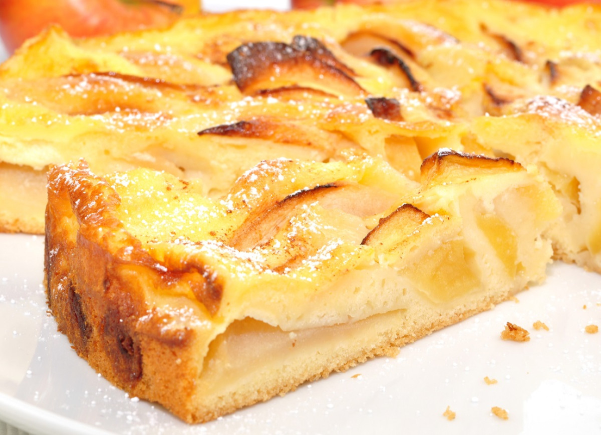 ciasto z budyniem i jabłkami