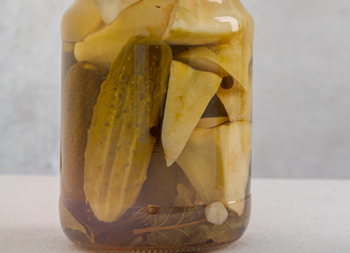 ogórki kiszone z dodatkiem