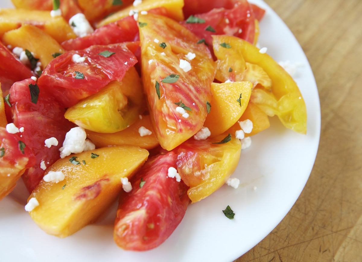 sałatka z pomidorów