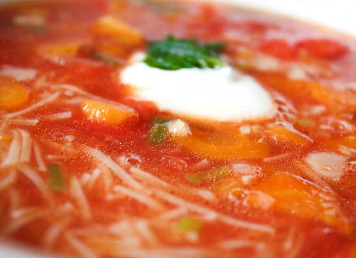 zabielanie zupy pomidorowej