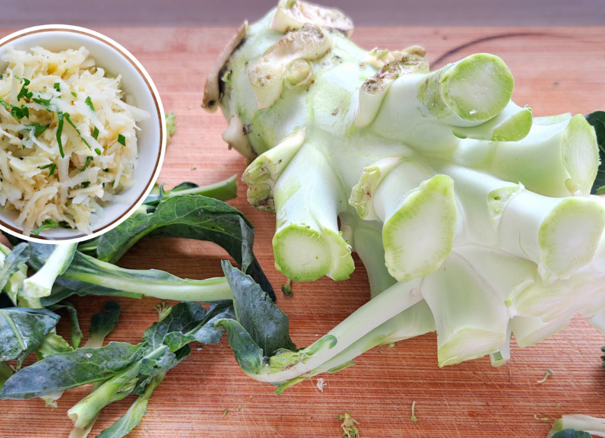 surówka z łodygi brokułu