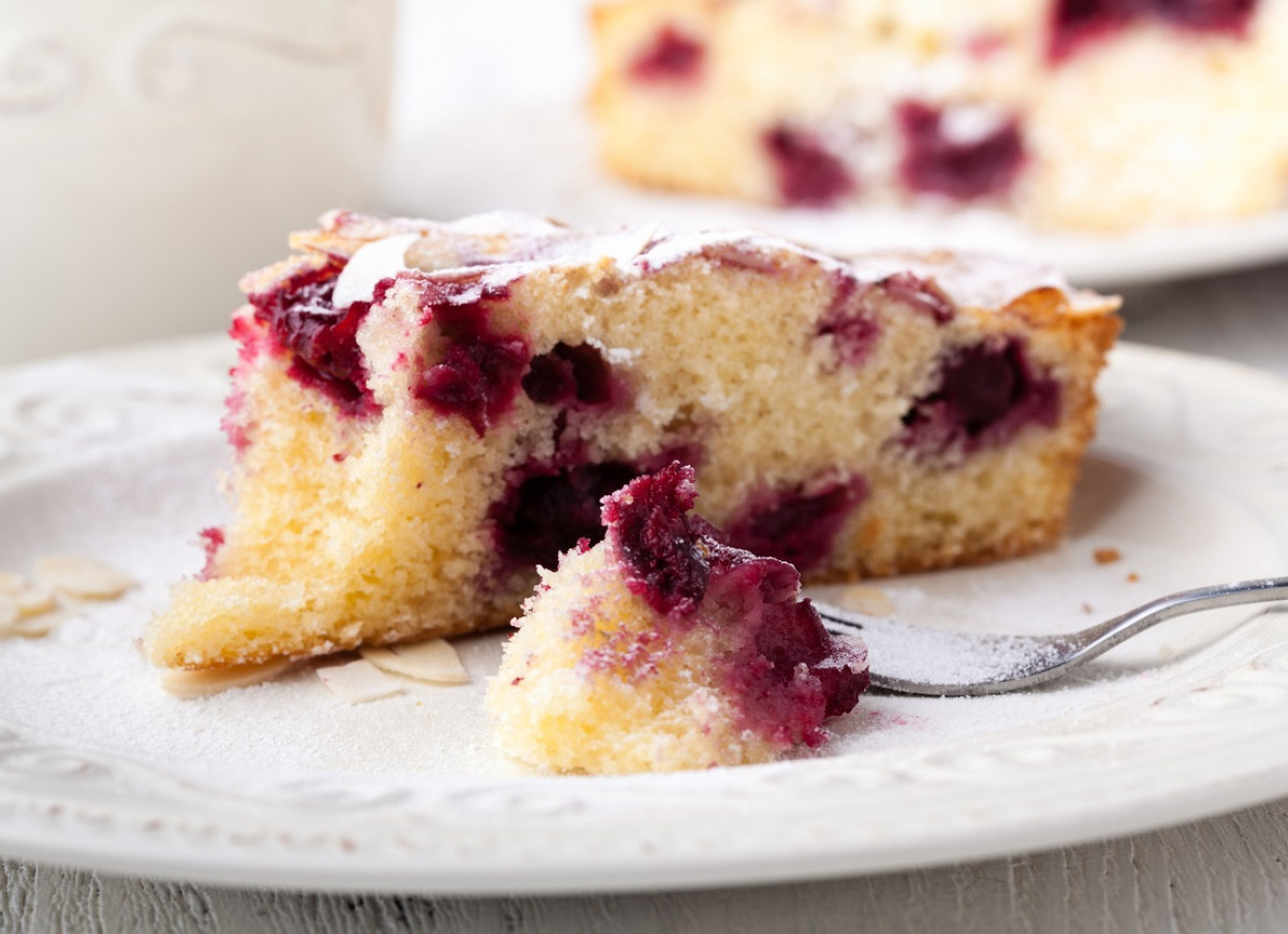 keto ciasto jogurtowe z owocami