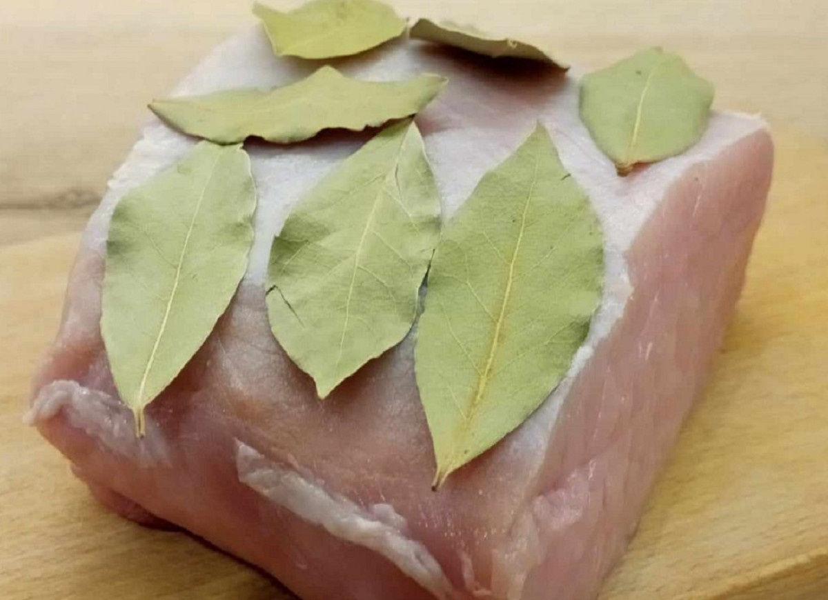 schab w liściach laurowych