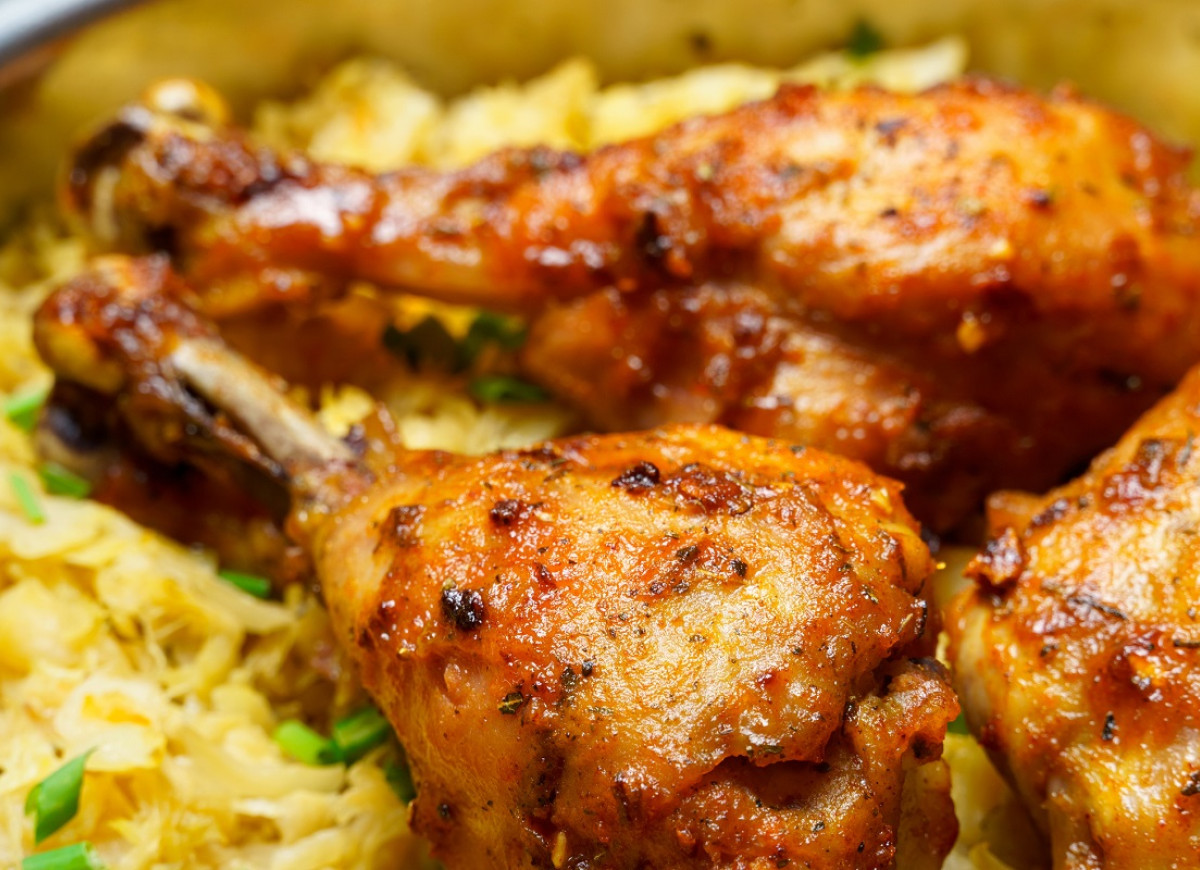 pieczone udka w kapuście