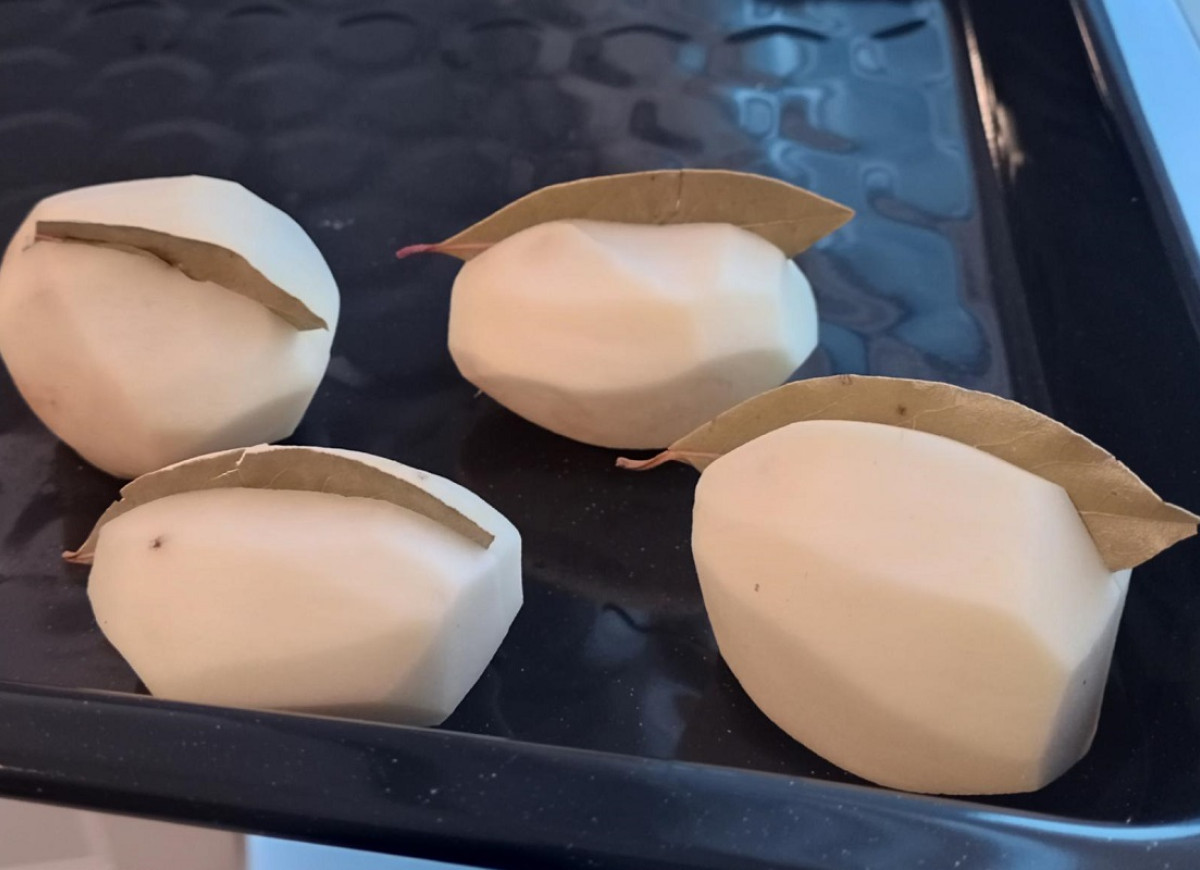 ziemniaki z liściem laurowym