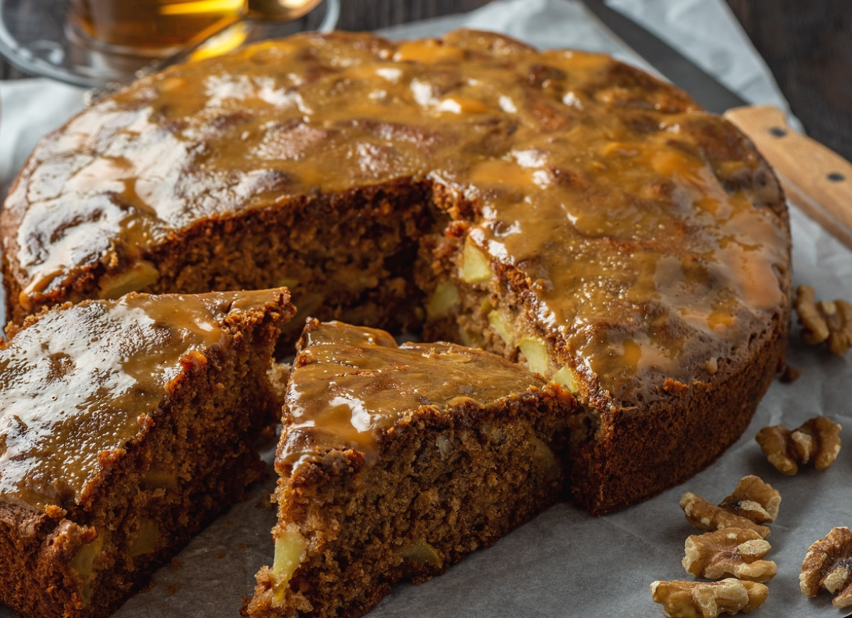 szarlotka z sosem toffi