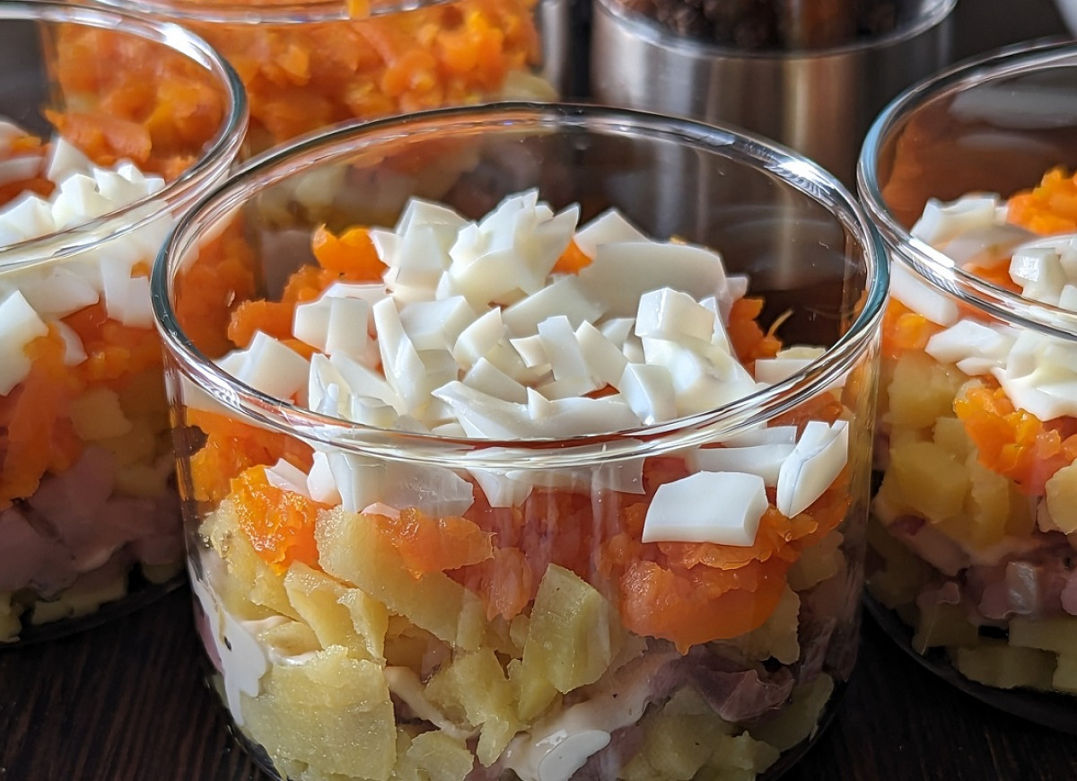 sałatka jarzynowa ze śledziem