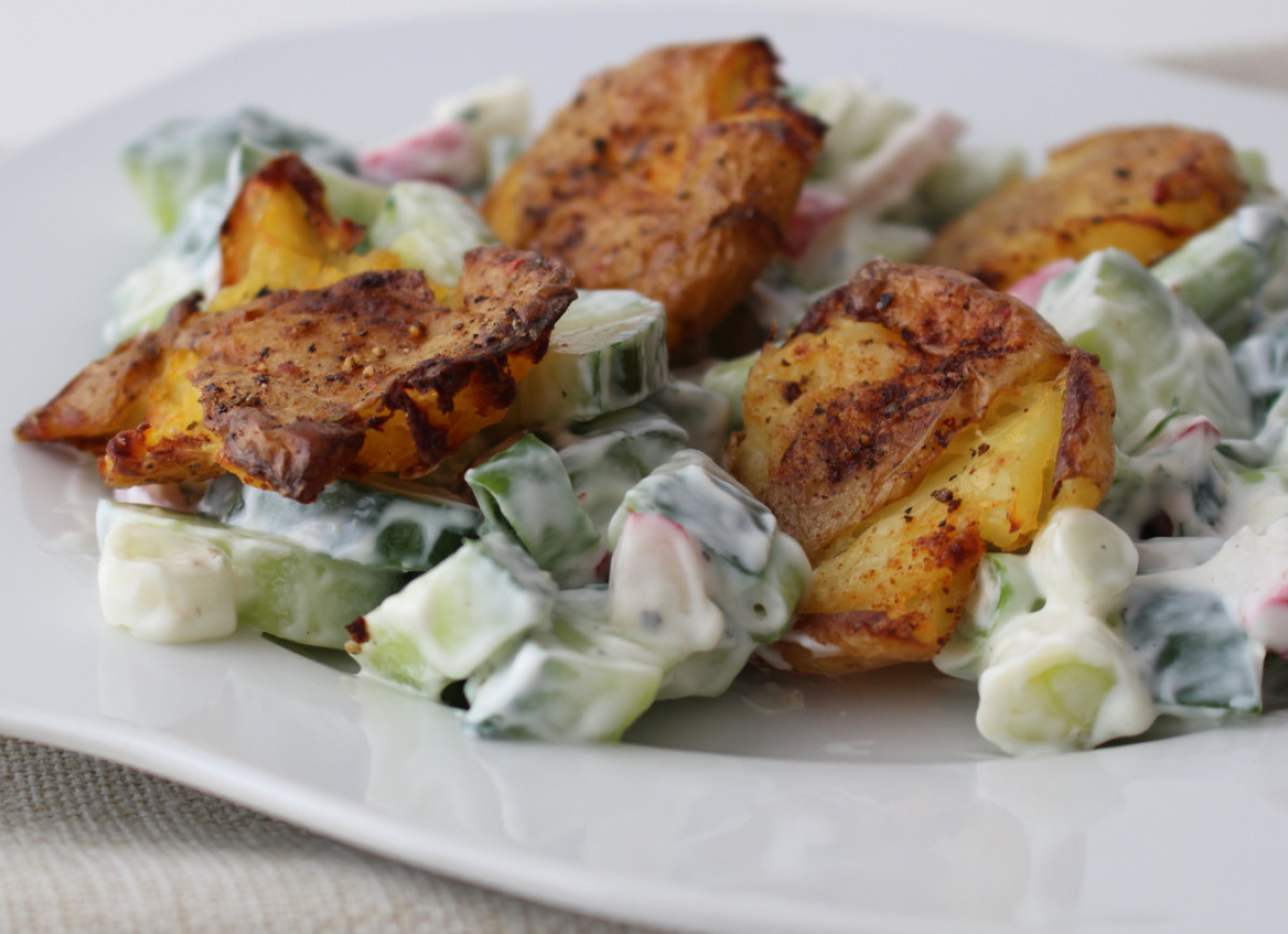 Sałatka z gniecionych ziemniaków