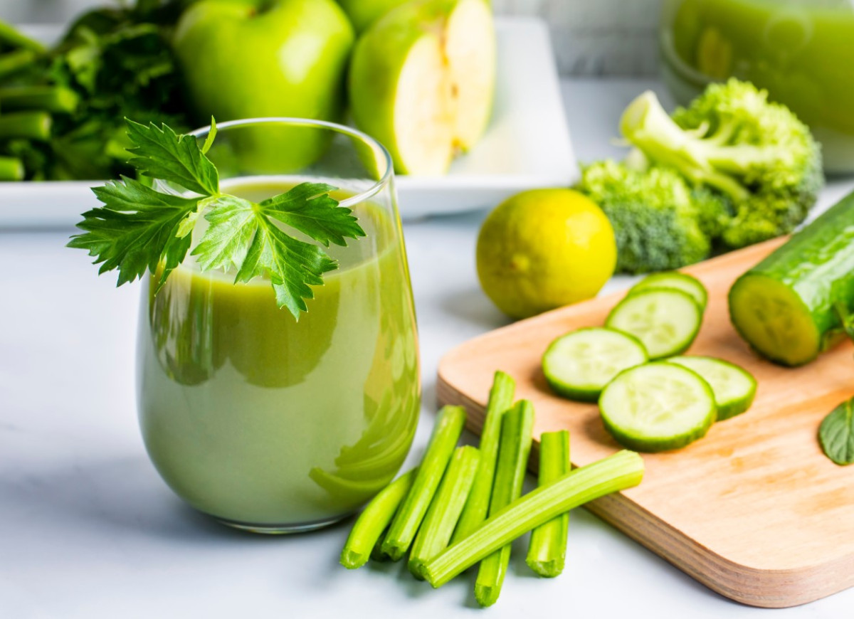 Koktajl z selera naciowego to zdrowie samo w sobie. Podajemy 8 przepisów i podpowiadamy, z czym go łączyć