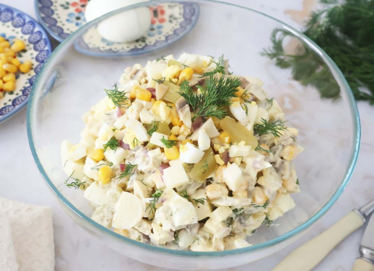 sałatka z pieczarkami i jajkiem