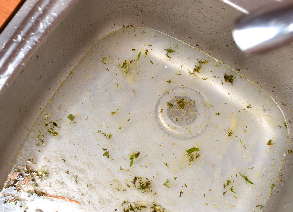 zatkany zlew w kuchni