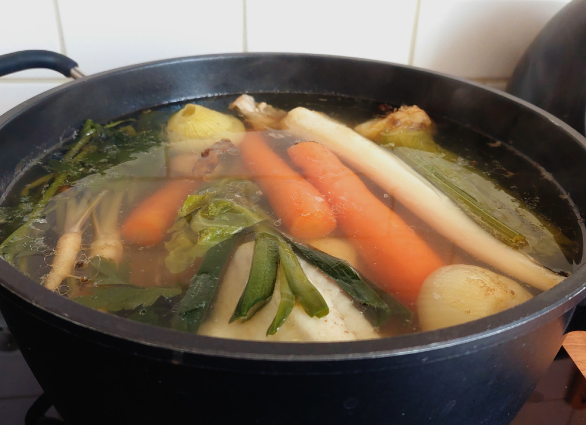 rosół ze skórką parmezanu