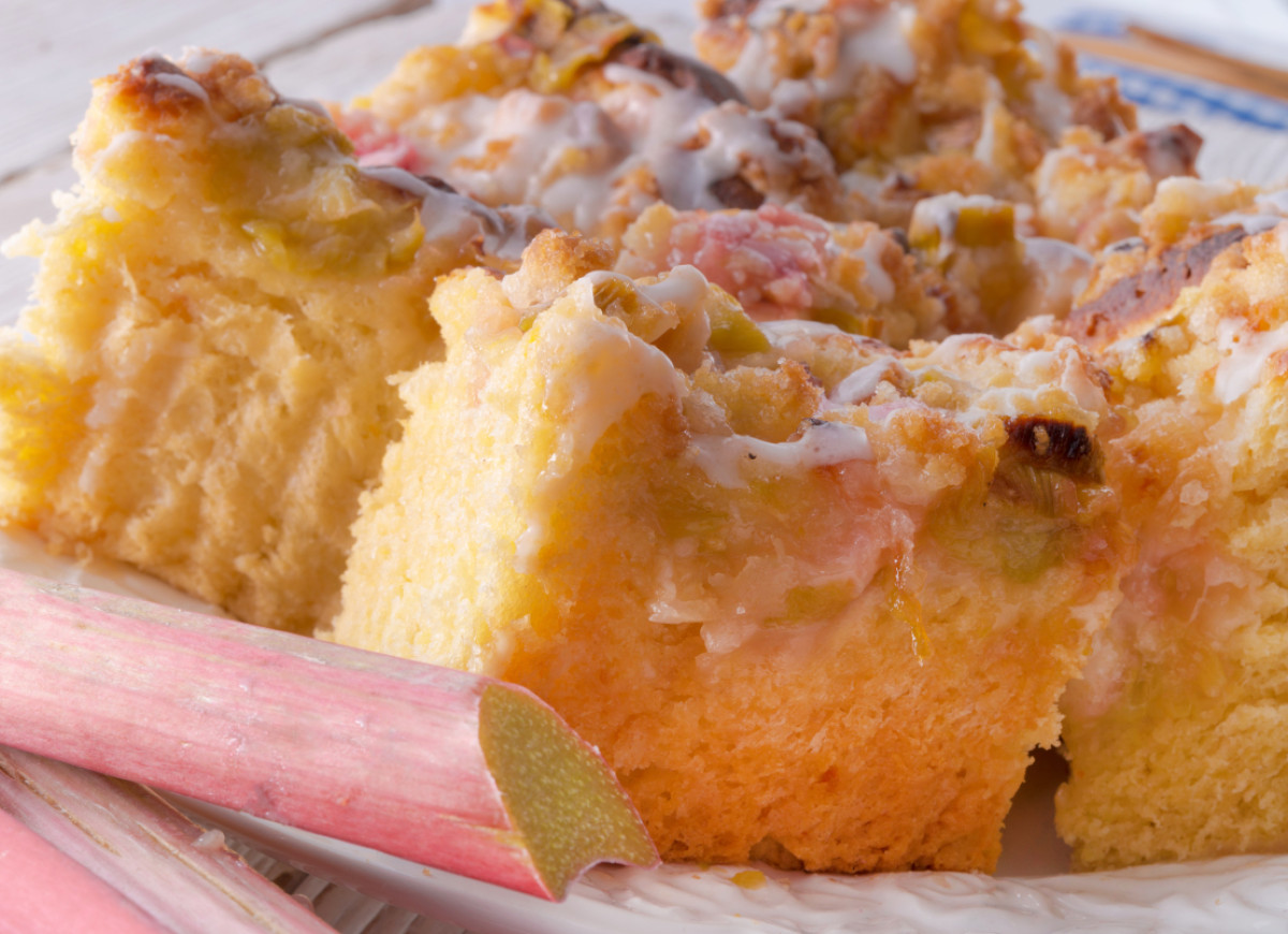 Maślankowe ciasto z rabarbarem