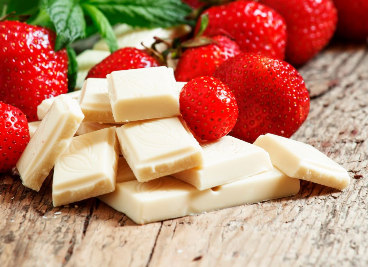 biała czekolada z truskawkami