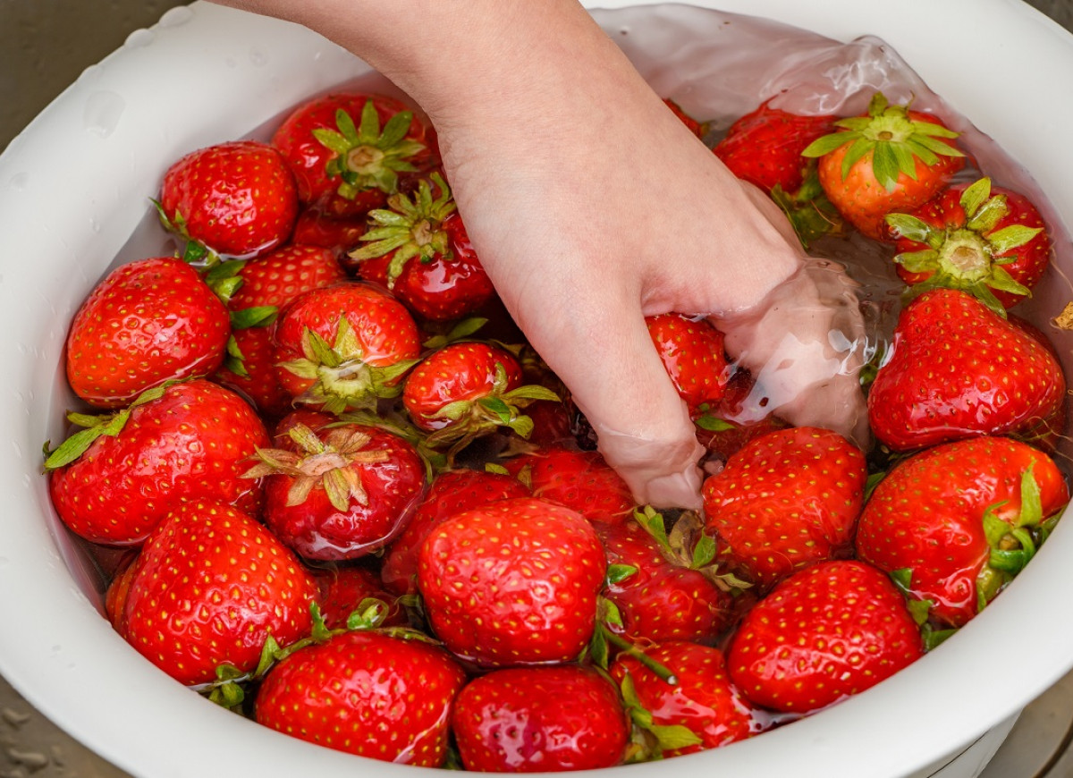 jak myć truskawki