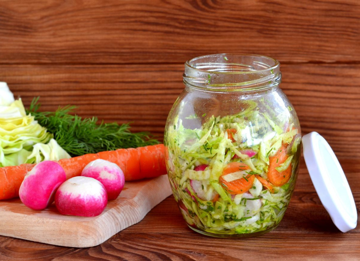 surówka z młodej kapusty do słoików