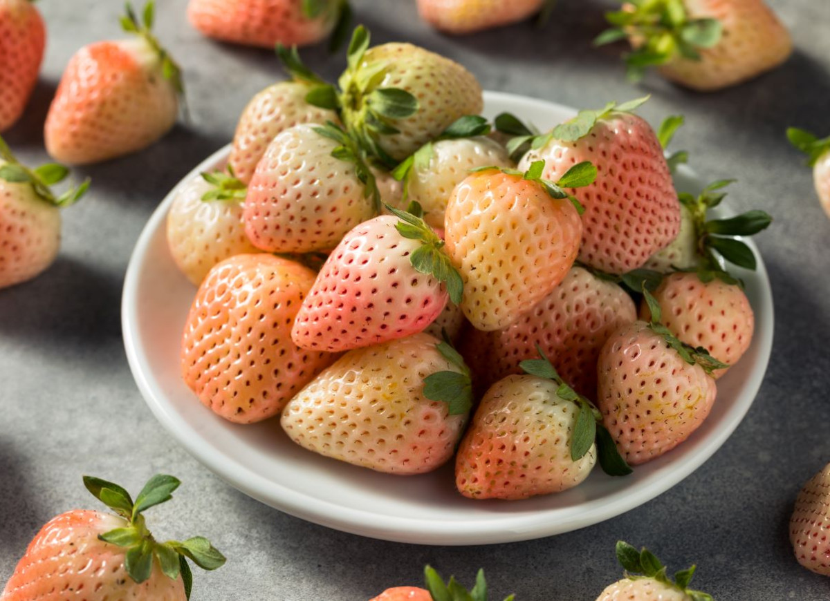 Białe truskawki ananasowe