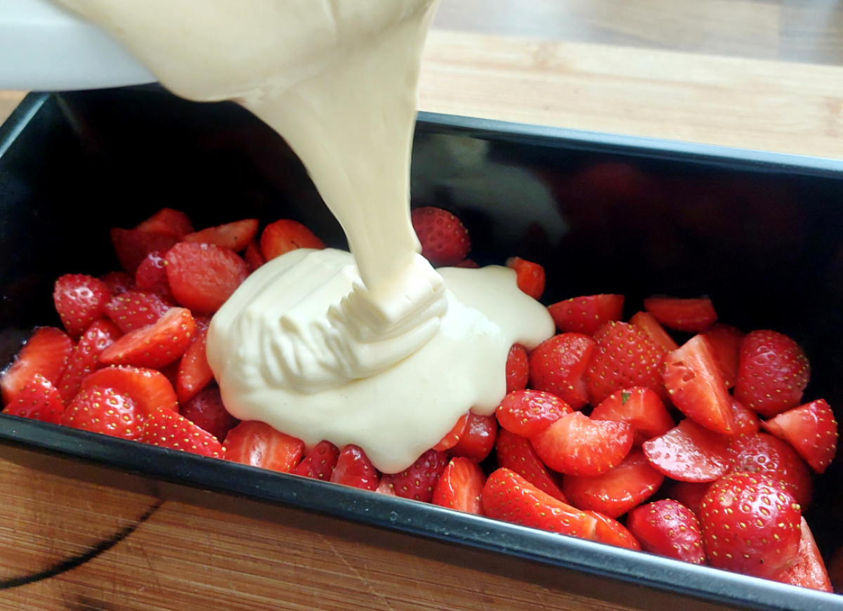 ciasto ucierane z truskawkami