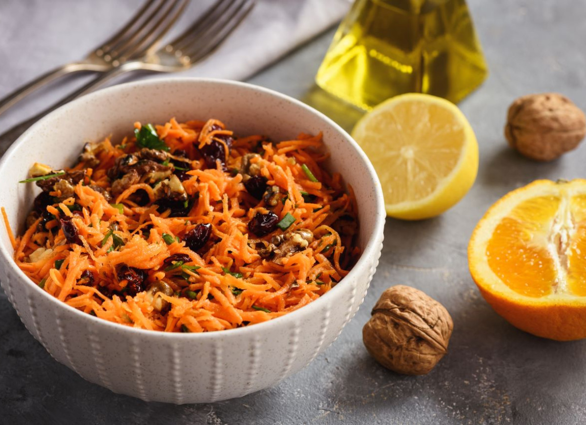 surówka z młodej marchewki