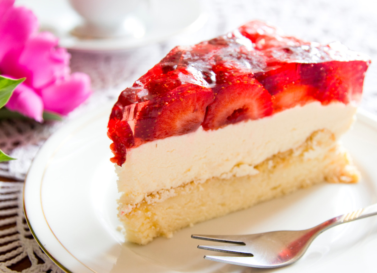 Truskawkowe ciasto na biszkopcie