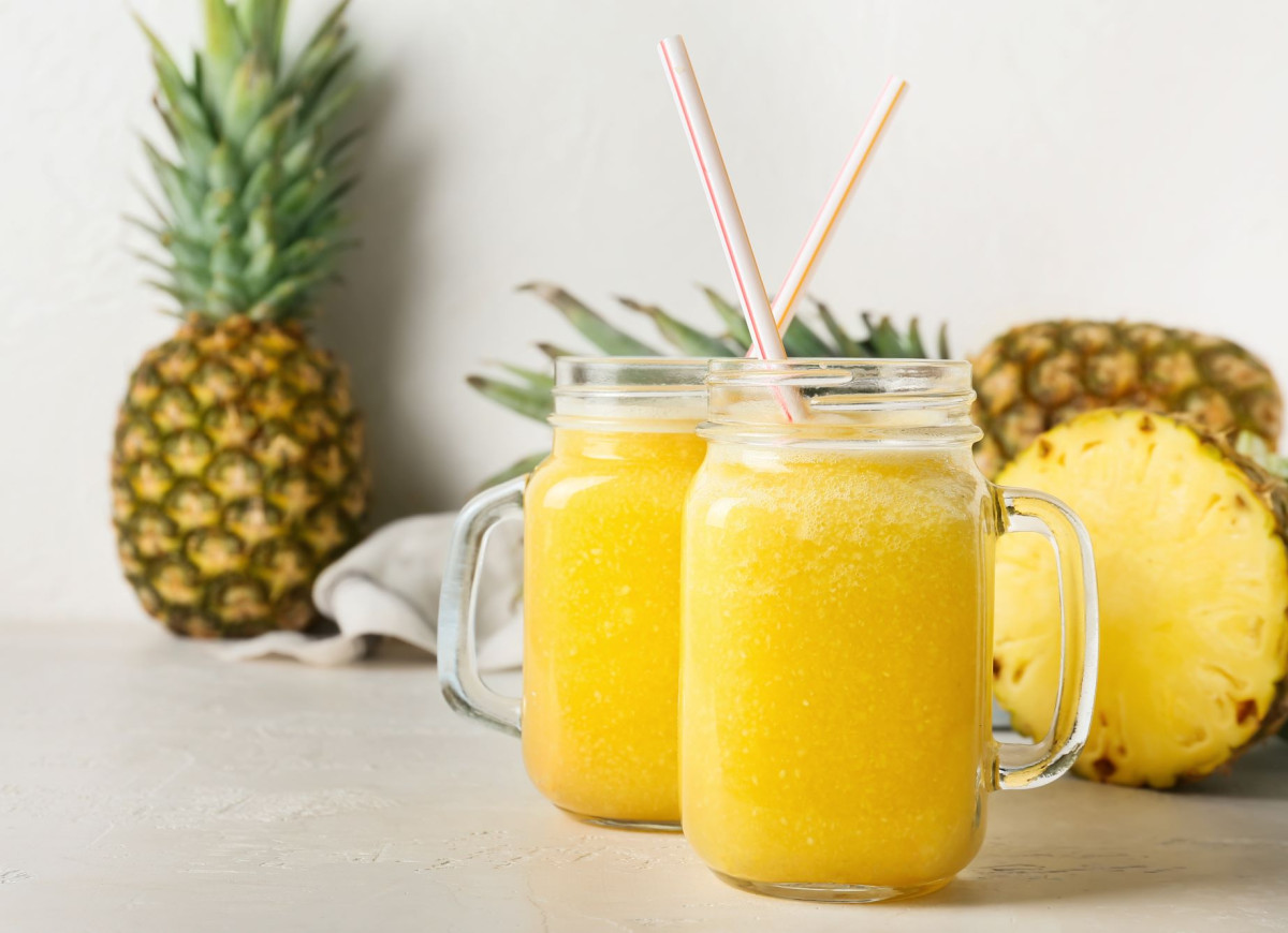 domowy izotonik z wody kokosowej i ananasa