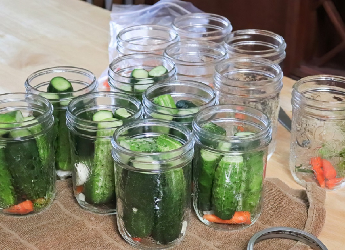 ogórki w słoikach