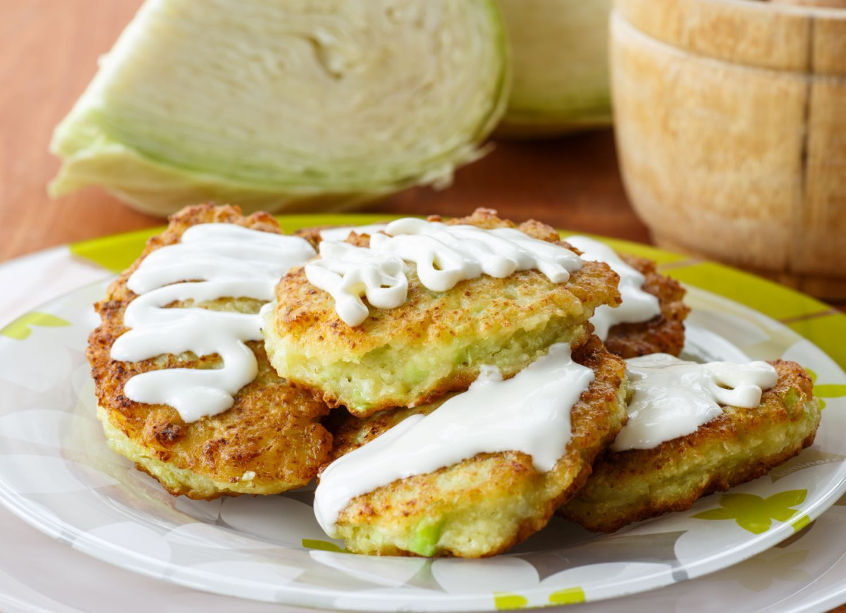 placki z młodej kapusty