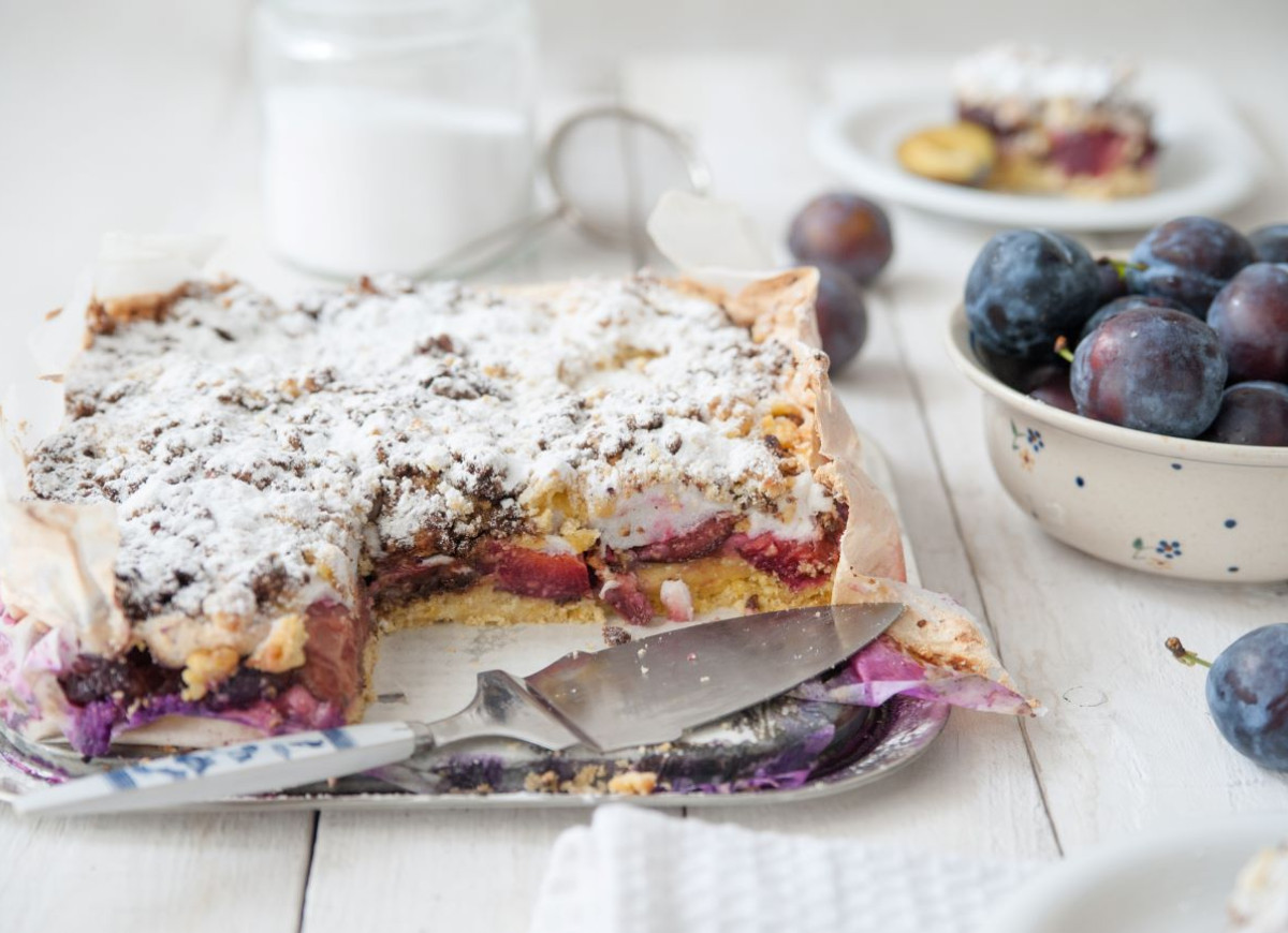 krucje ciasto ze śliwkami z pianką