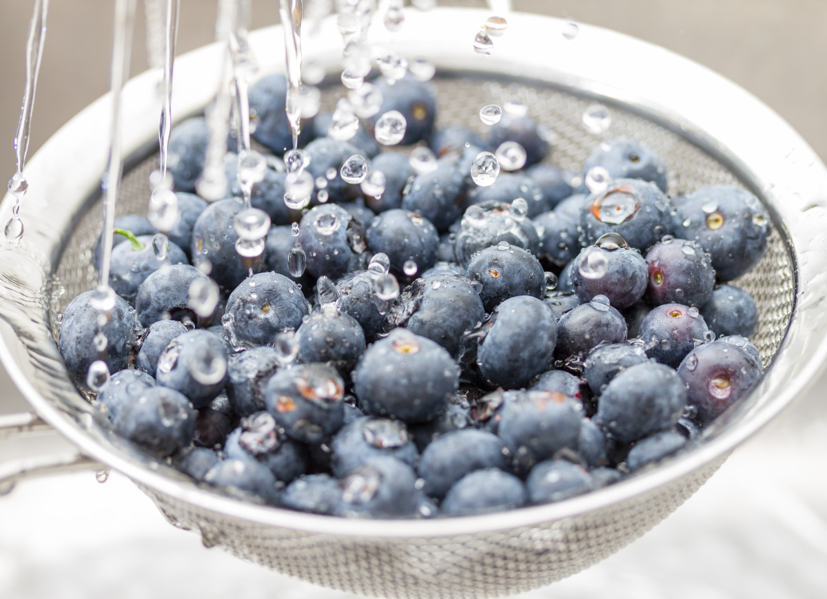 mycie borówek przed mrożeniem