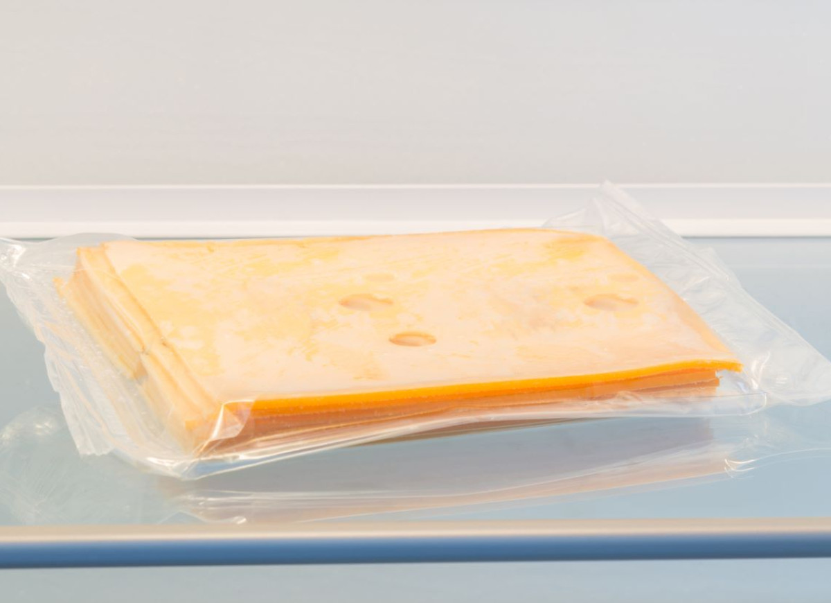 ser żółty w plasterkach