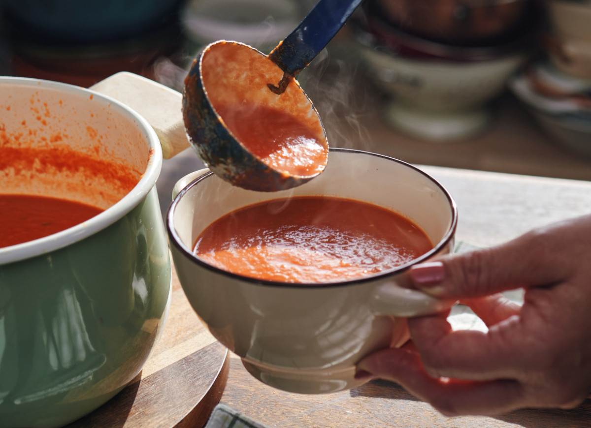 zupa pomidorowa z bitą śmietaną