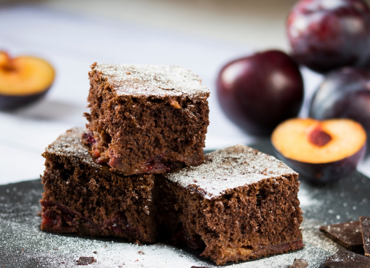 czekoladowe ciasto ze śliwkami