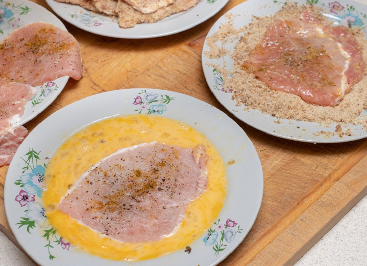 panierowanie kotletów