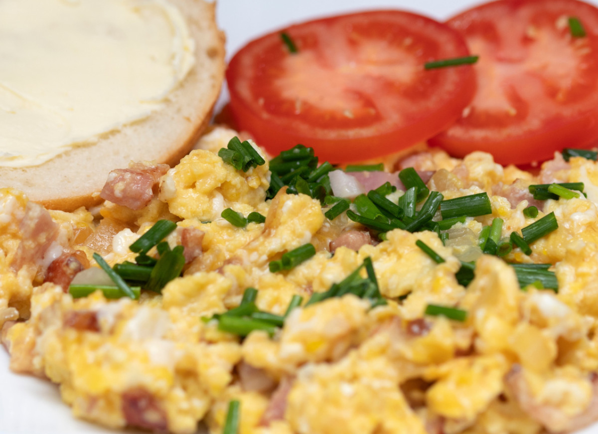 co dodać do jajecznicy