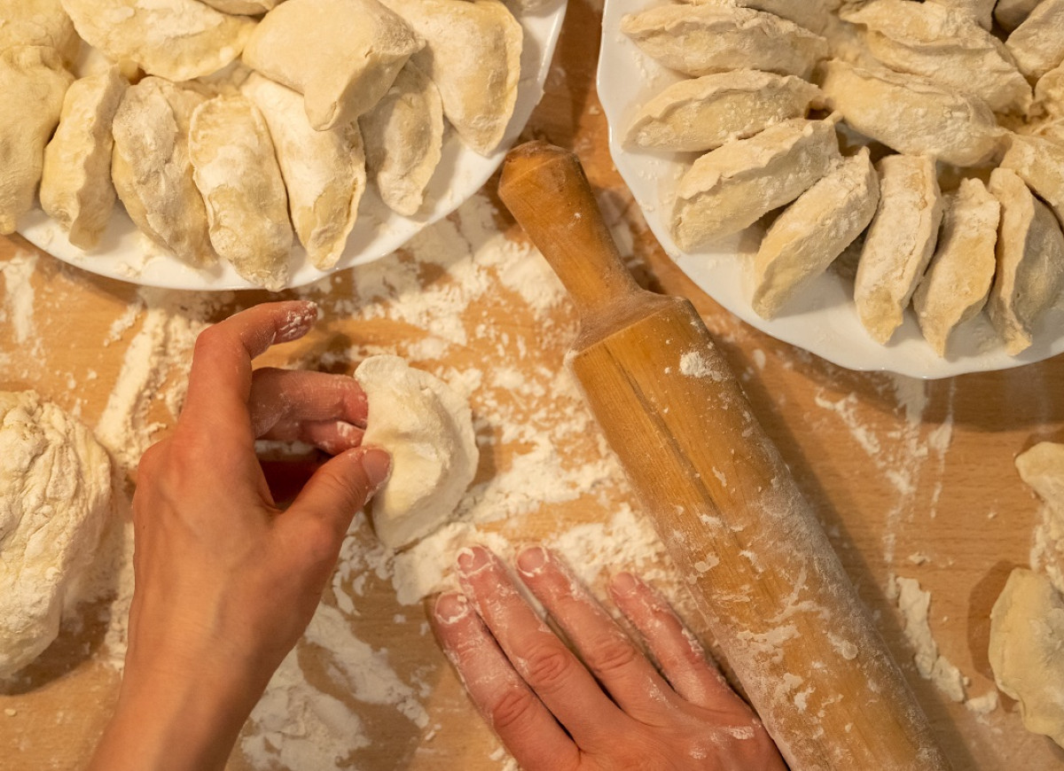 lepienie pierogów