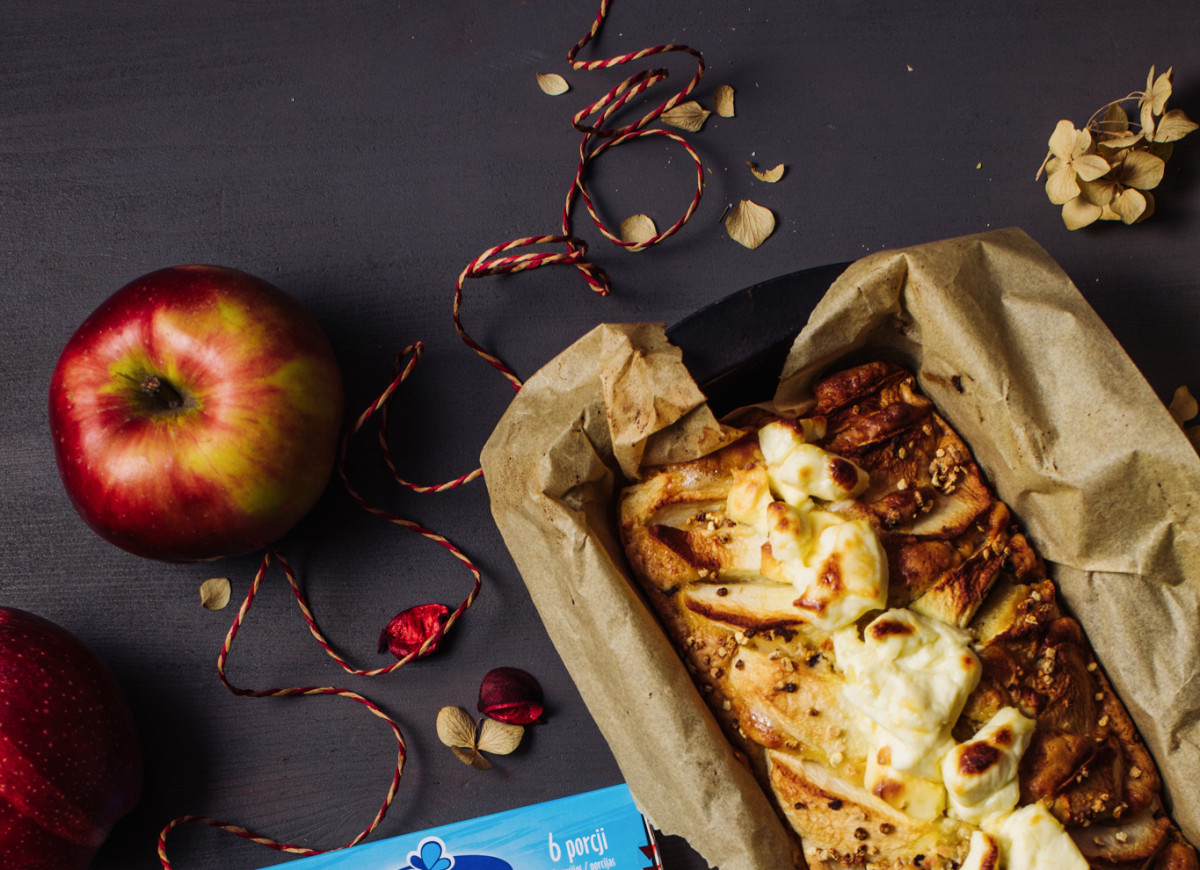 Jabłkowe ciasto herbaciane z serkiem Haga