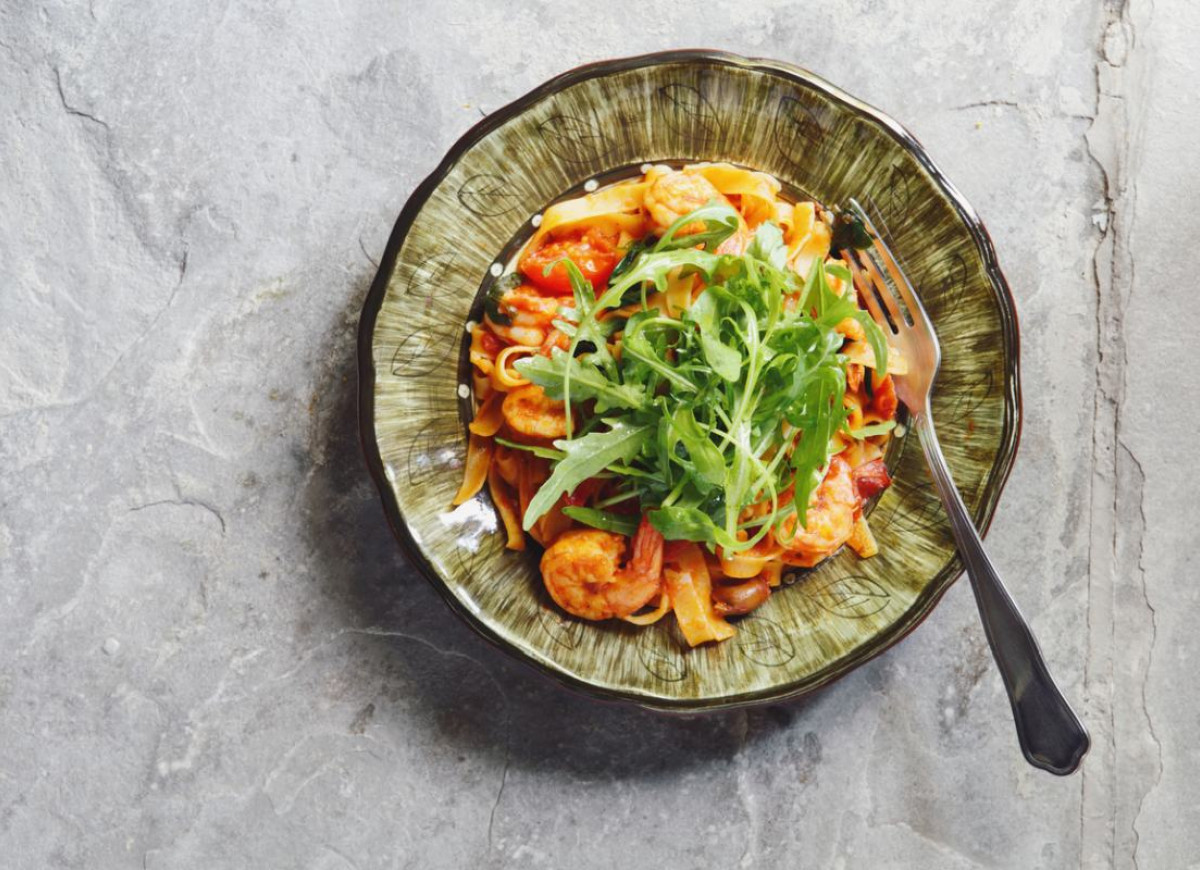 Tagliatelle z papryką i krewetkami