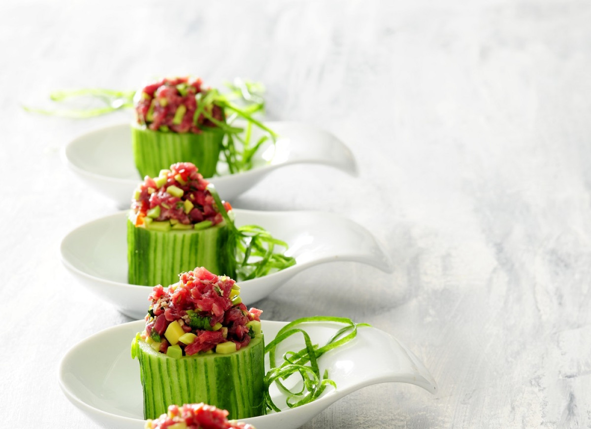 Ogórkowe miseczki z tatarem