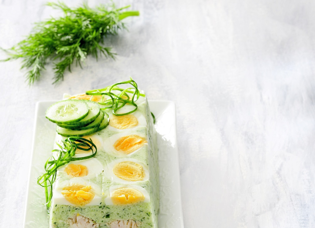 Terrina ogorkowa z wędzonym pstrągiem
