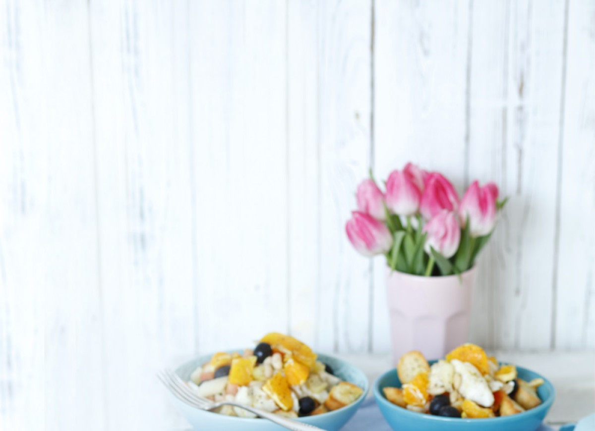 Ciepla sałatka z dorsza, selera naciowego i fasoli