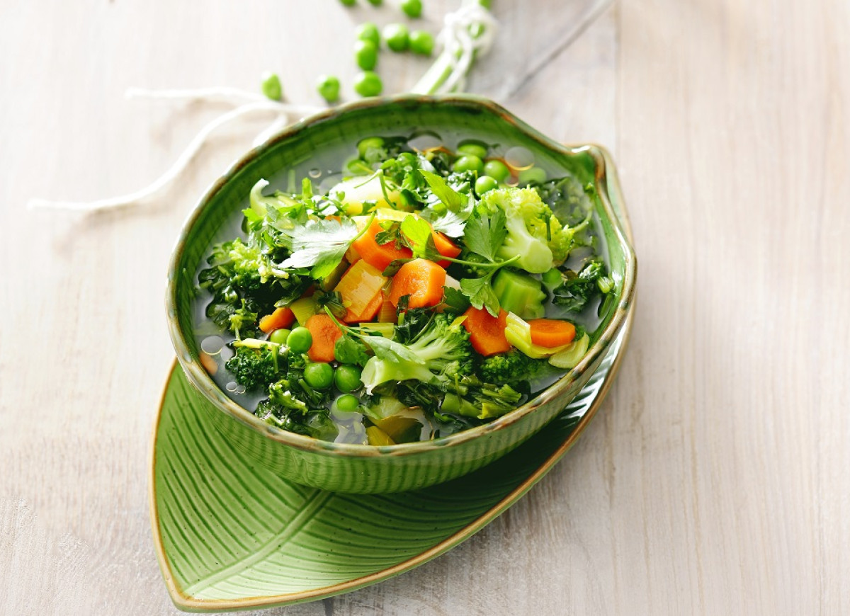 Zupa jarzynowa z pokrzywami