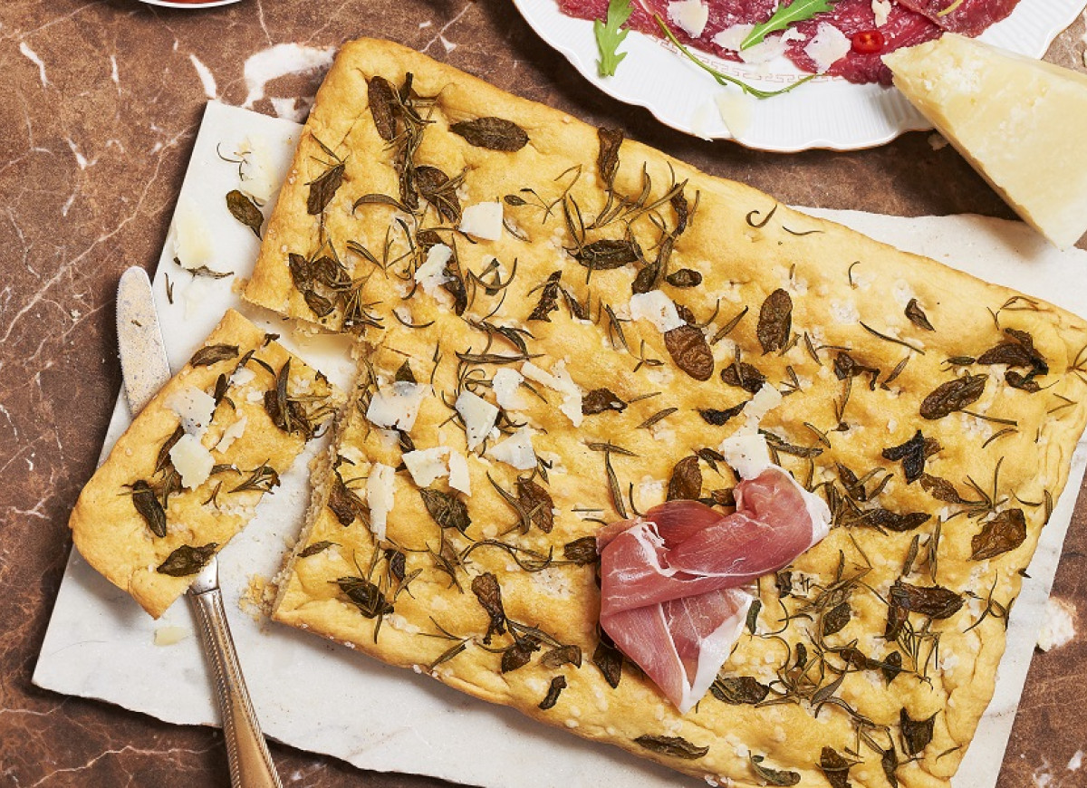 Schiacciata z rozmarynem i szałwią