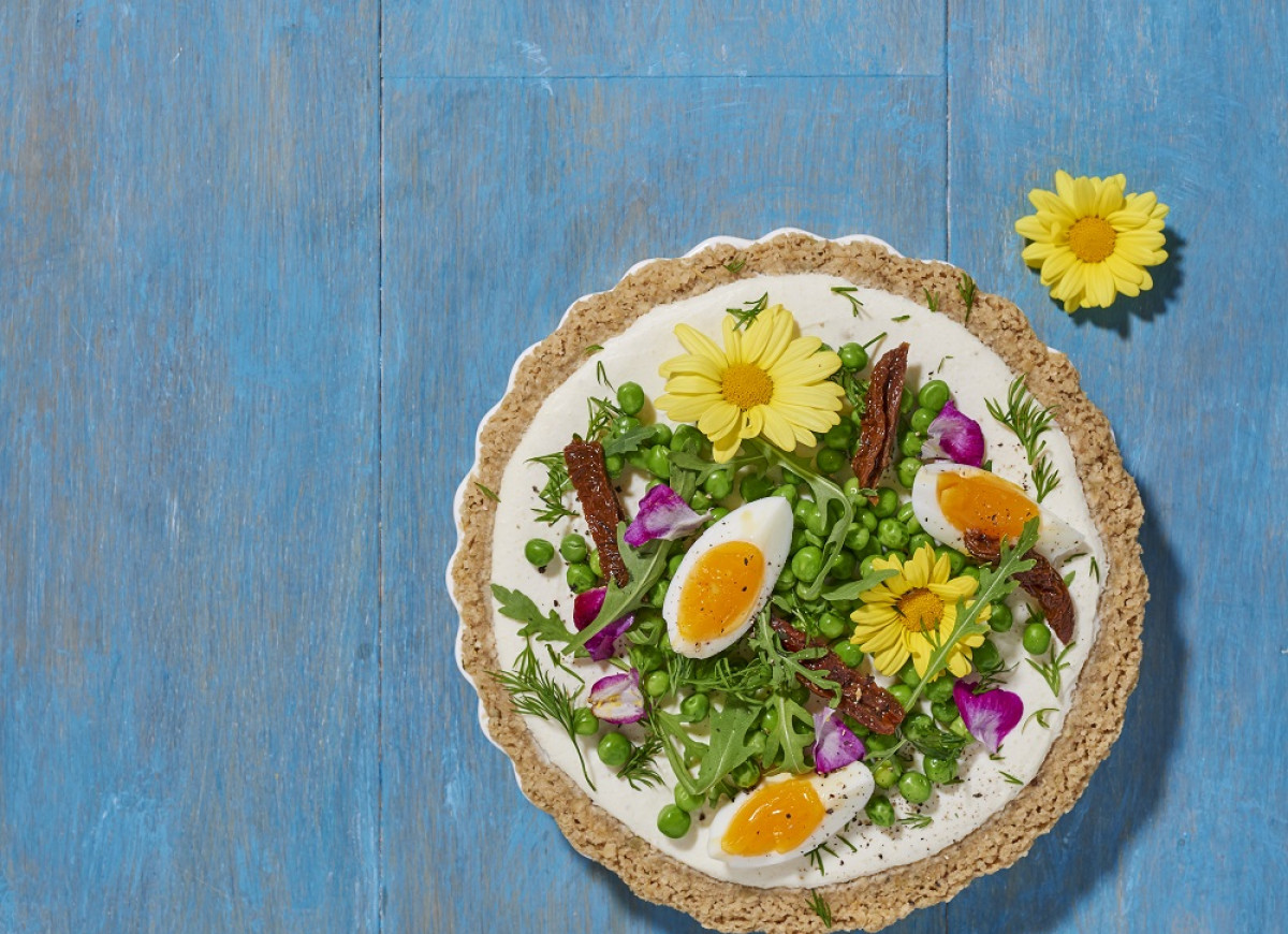 Kwitnący sernik na spodzie z pełnego ziarna