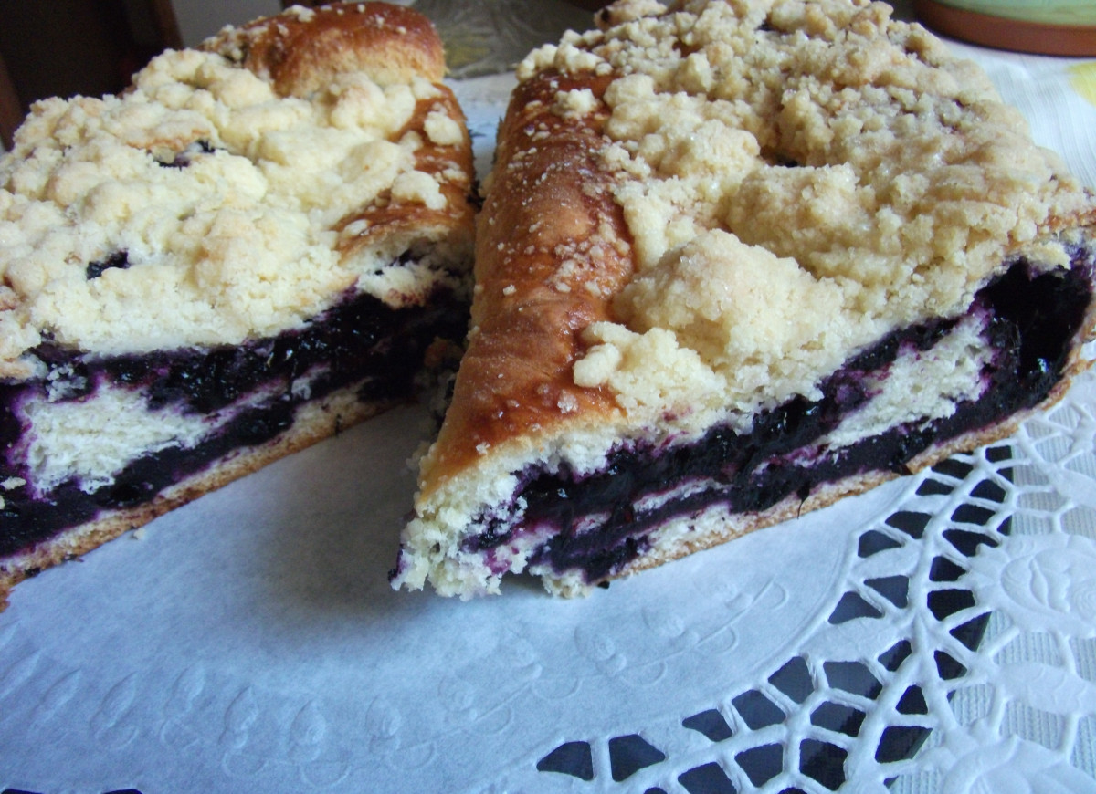 DROŻDŻOWA STRUCLA Z JAGODAMI