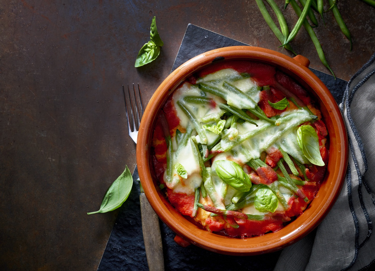 Cielęcina parmigiana zapiekana z mozzarellą i fasolką