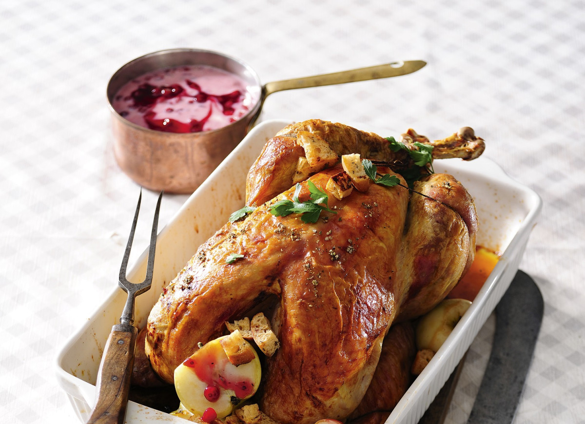 Pieczony indyk z farszem ziemniaczano-jabłkowym